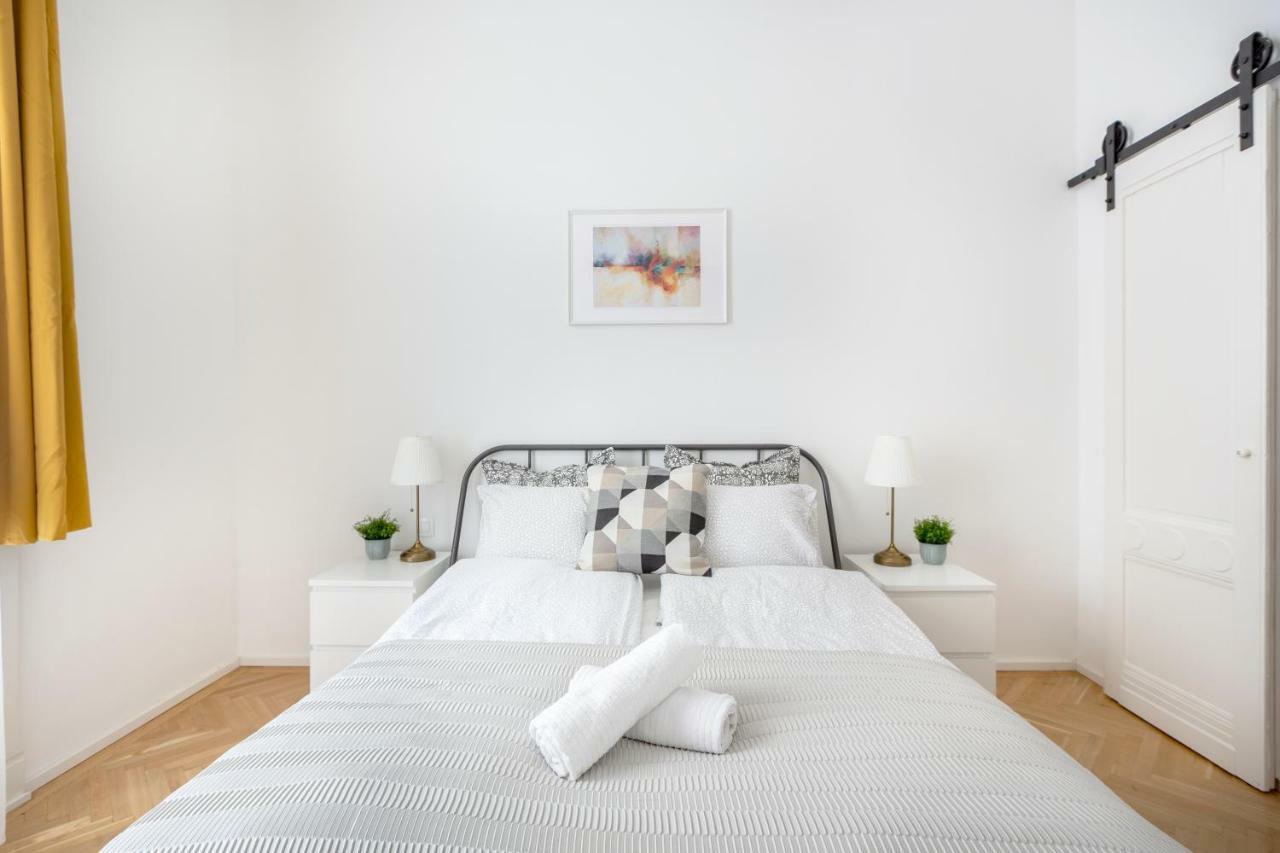 Exclusive Downtown Bella Home Будапеща Екстериор снимка