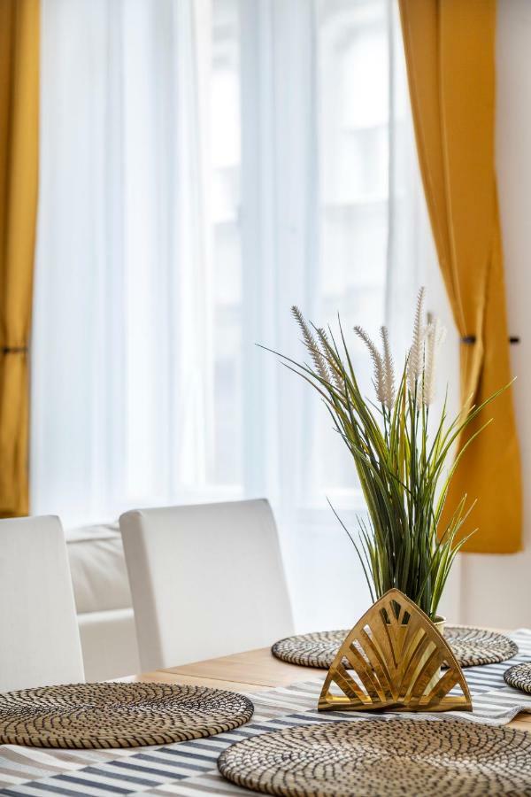 Exclusive Downtown Bella Home Будапеща Екстериор снимка